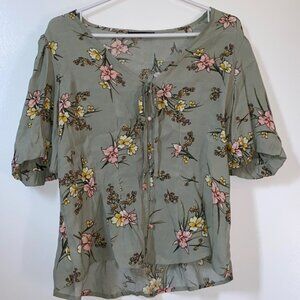 Suzy Shier Short Sleeve V-Neck Blouse